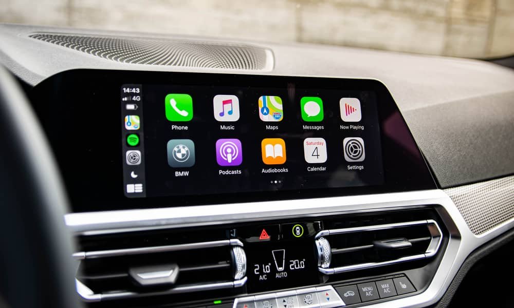 BMW M340i xDrive CarPlay screen