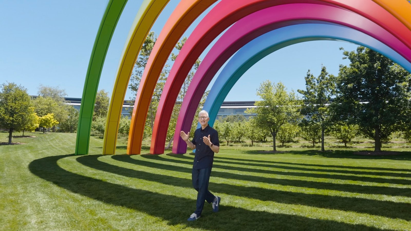 WWDC25 Tim Cook 2